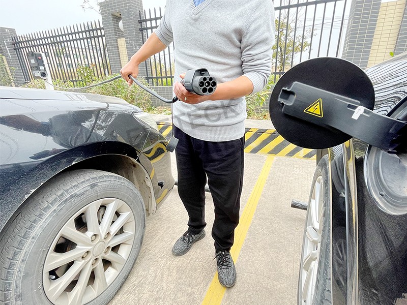 新能源汽車充電線不夠長(zhǎng)怎么辦.jpg 新能源汽車充電線不夠長(zhǎng)怎么辦.jpg